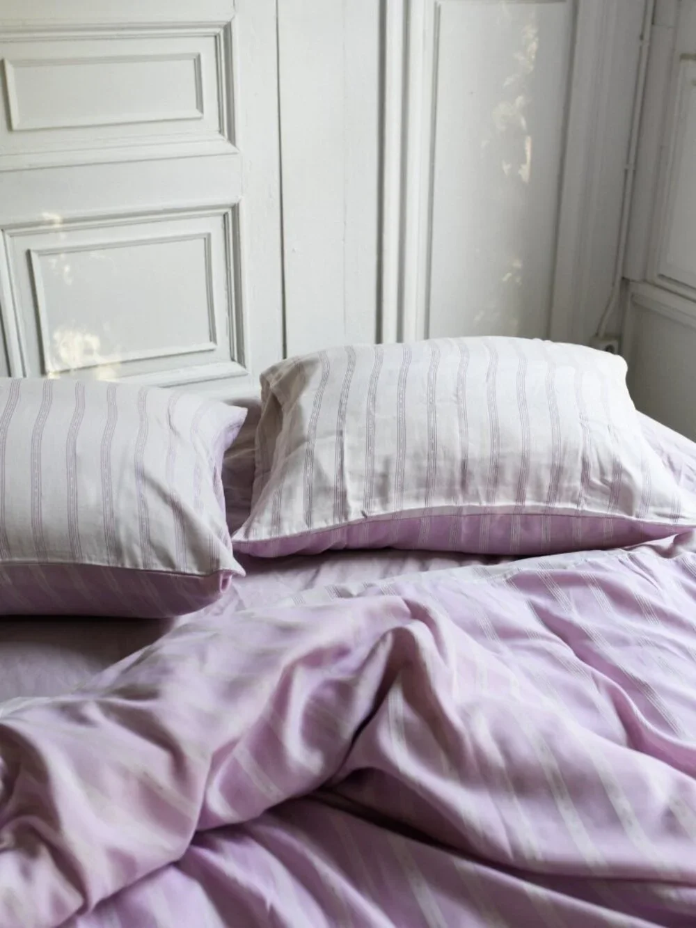 Duvet cover and sheet set from Crisp Sheets - Reversible Lilac